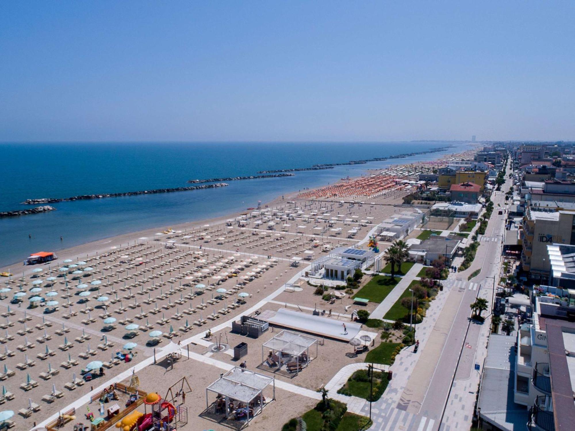 Mercure Hotel Rimini Artis Bagian luar foto