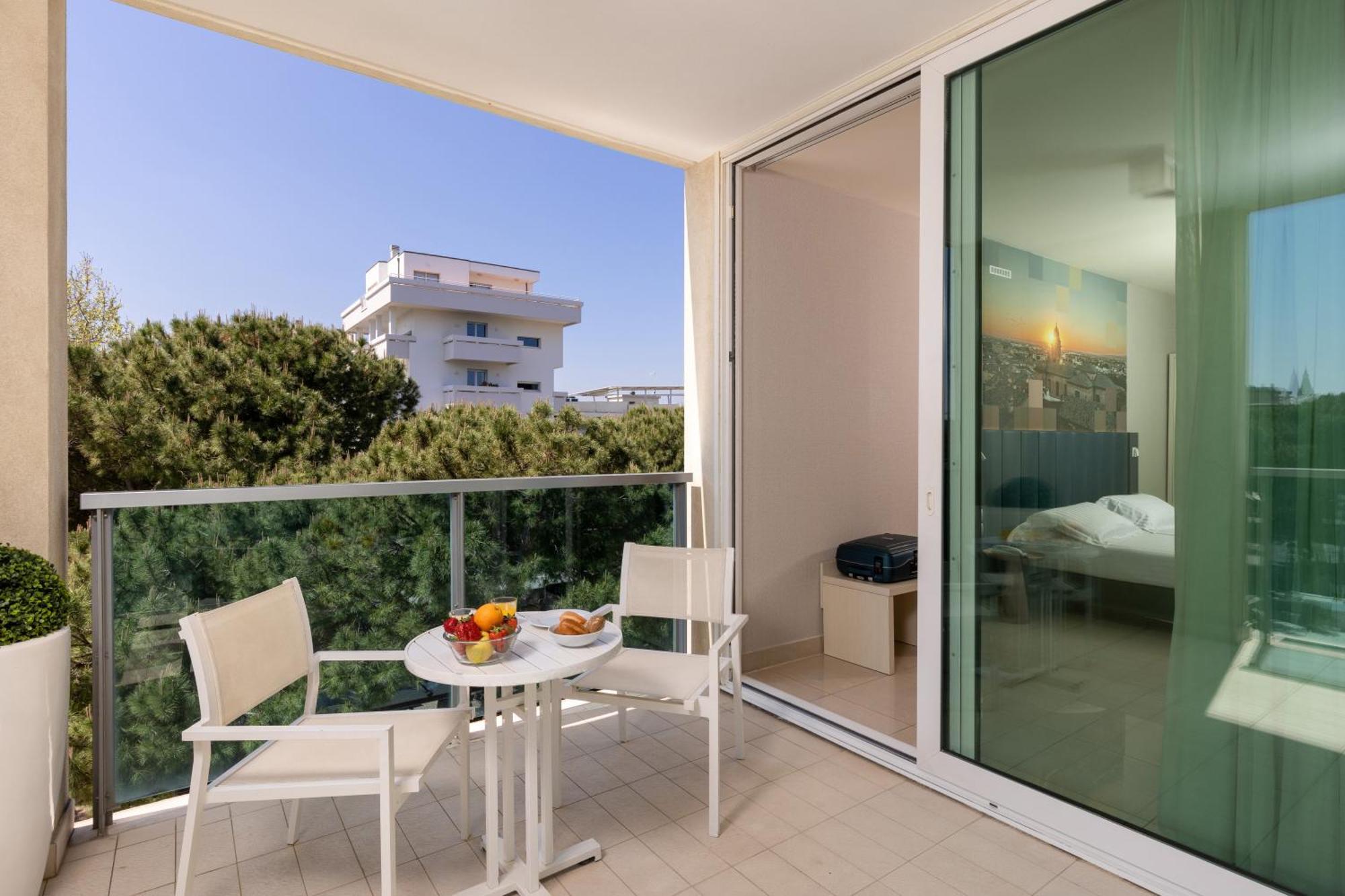 Mercure Hotel Rimini Artis Bagian luar foto