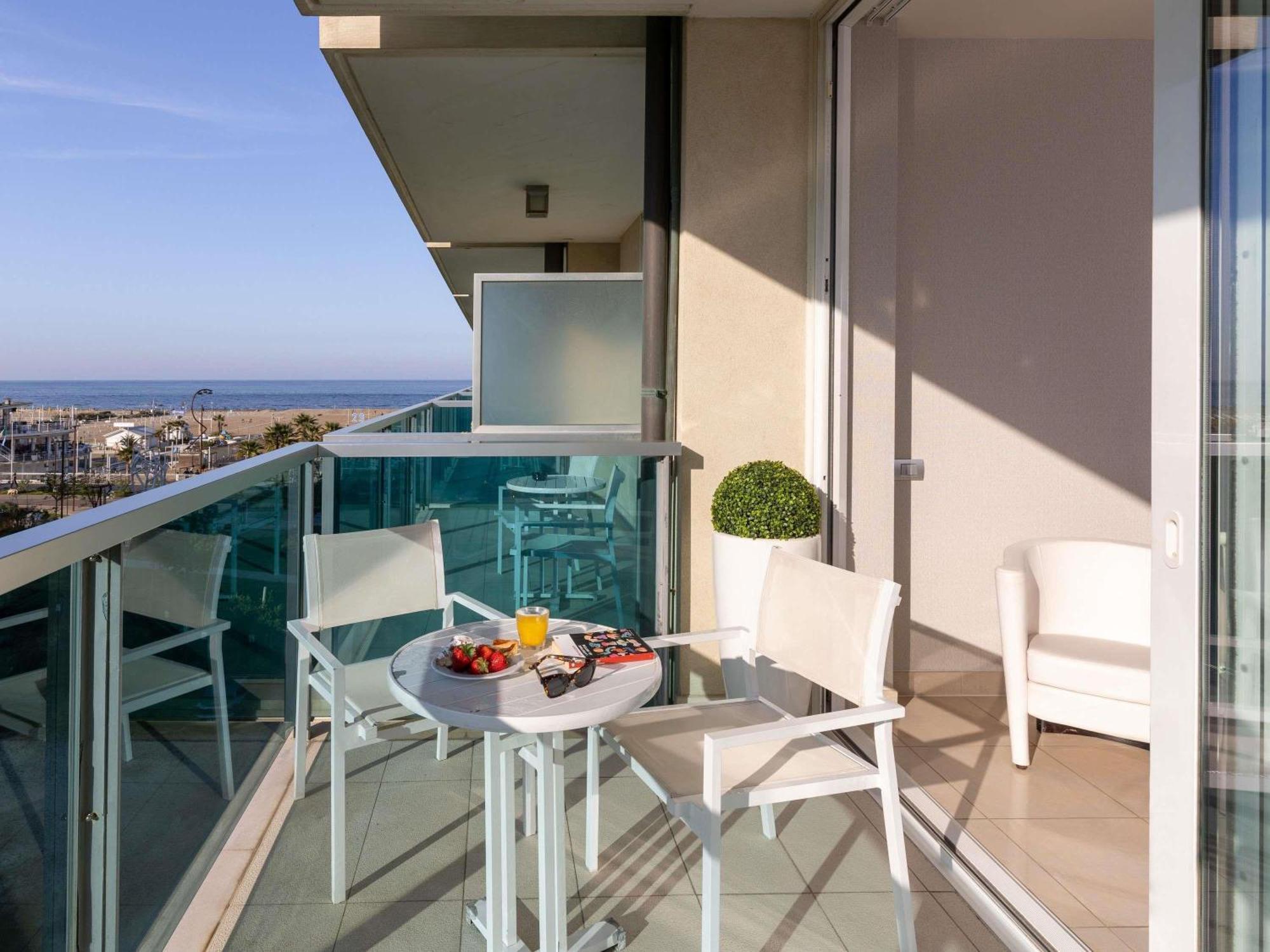 Mercure Hotel Rimini Artis Bagian luar foto