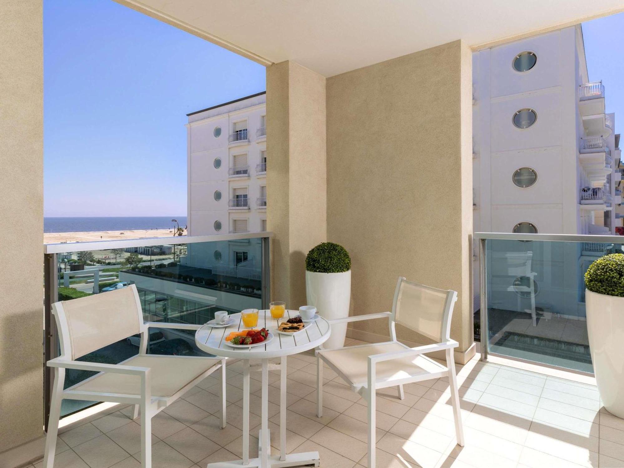 Mercure Hotel Rimini Artis Bagian luar foto