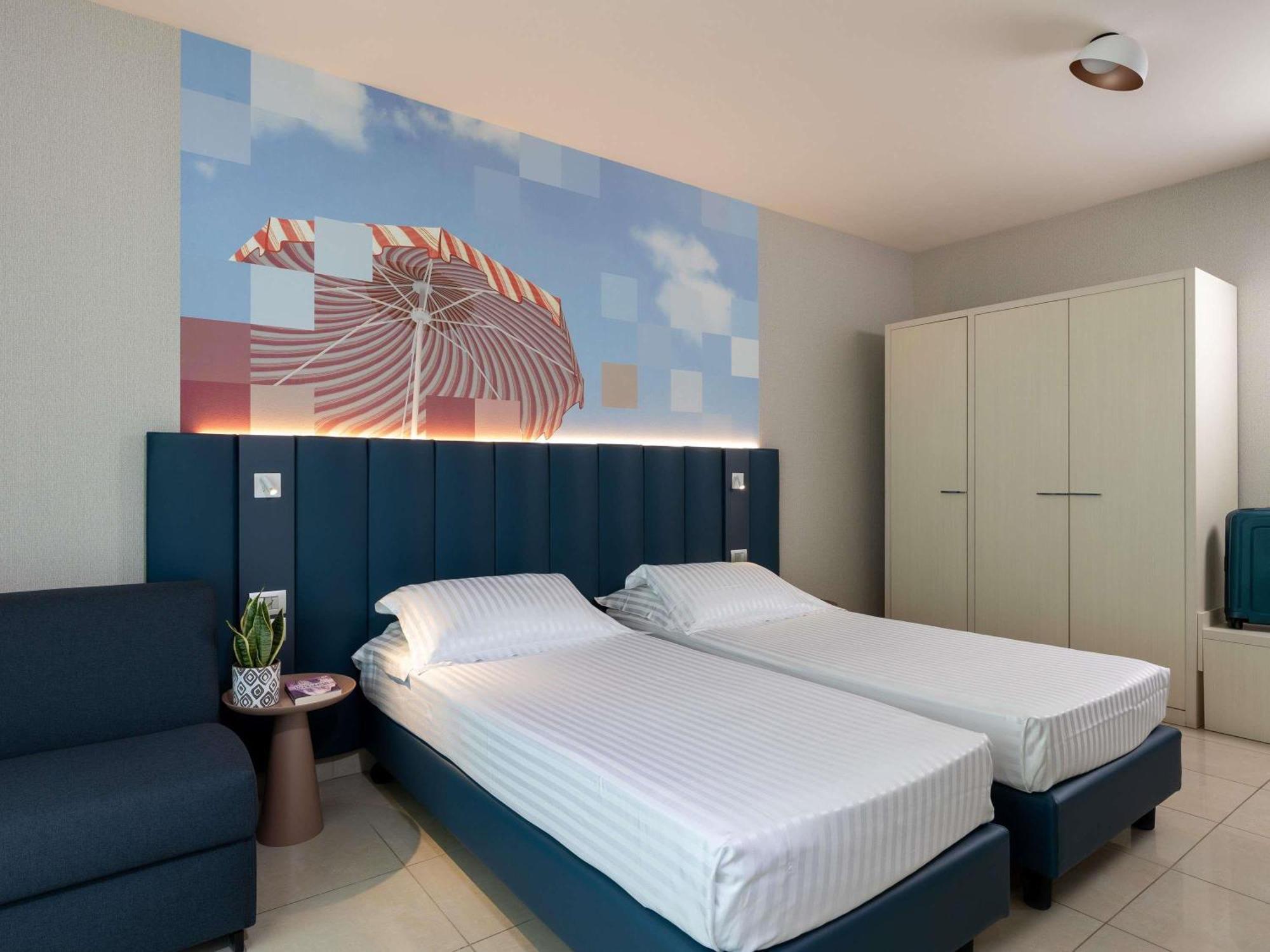 Mercure Hotel Rimini Artis Bagian luar foto