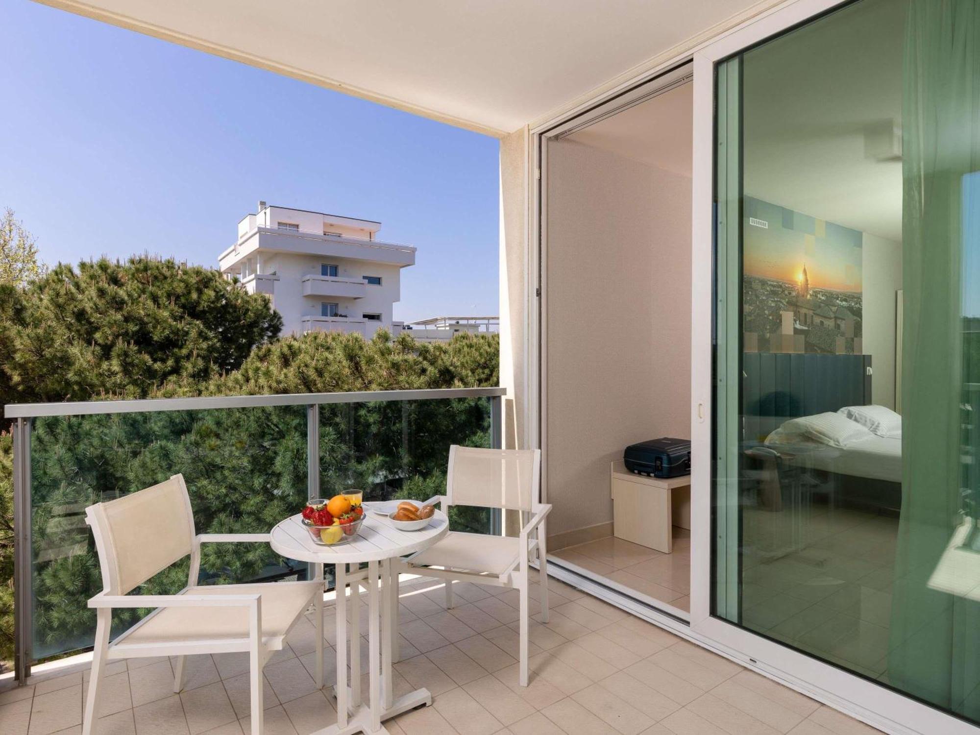Mercure Hotel Rimini Artis Bagian luar foto